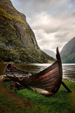 Old viking boat clipart