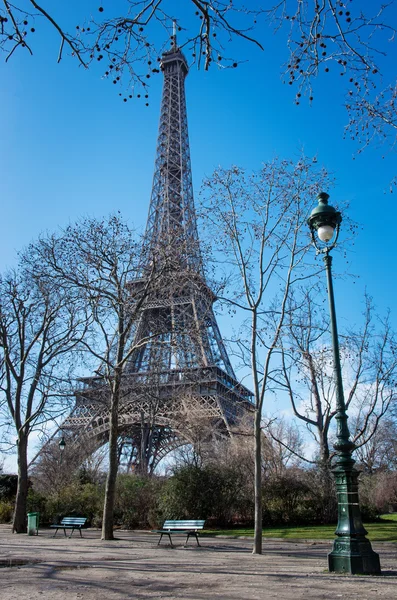 Blick auf den Eiffelturm in Paris — Stockfoto