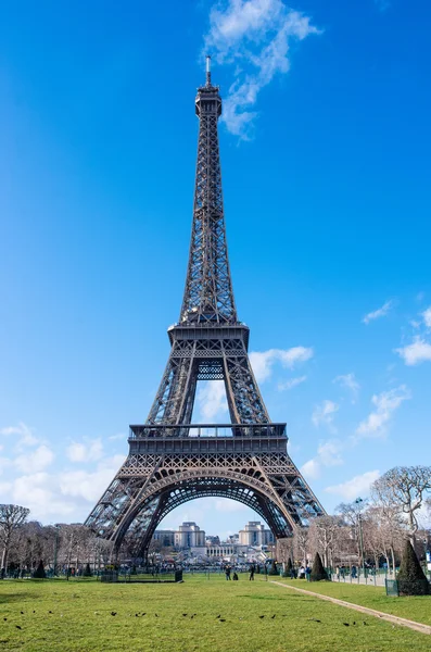 Vista para a Torre Eiffel em Paris, França — Fotografia de Stock