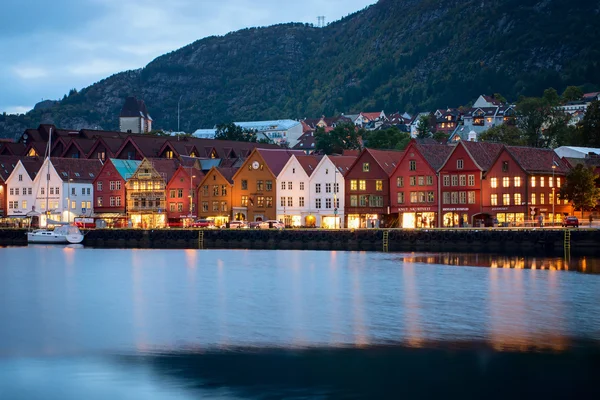 Historické budovy na ulici v Berge, Norsko — Stock fotografie