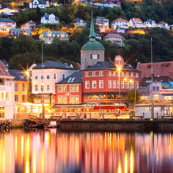 Historiska byggnader på gatan i bergen — Stockfoto