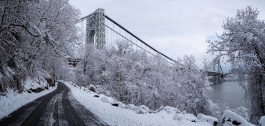 New Jersey 'deki Palisades Eyalet Parkı' ndan George Washington Köprüsü 'nün görüntüsü. ABD