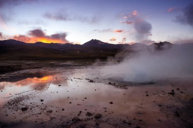 Kuzey Şili 'nin And Dağları' ndaki El Tatio gayzer tarlası