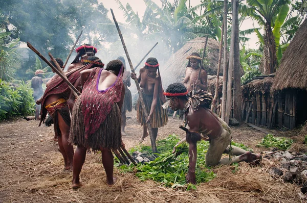 Unbekannte Angehörige eines Papua-Stammes — Stockfoto