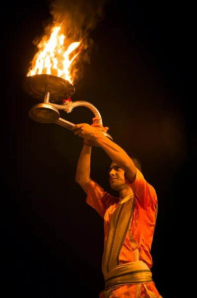 Ganga Aarti rytuał w Varanasi. — Zdjęcie stockowe