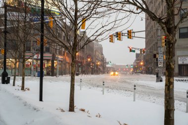 Jersey City, New Jersey, ABD - 25 Ocak 2026 Güçlü bir kar fırtınası sırasında Jersey City