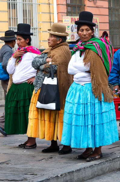 Bolivian women in traditional clothes — Stock Photo, Image