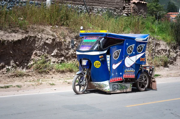 Riksza auto w Urubamba, Peru — Zdjęcie stockowe