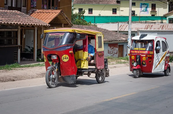 Auto rickshaw in Urubamba, Peru — Stock Photo, Image