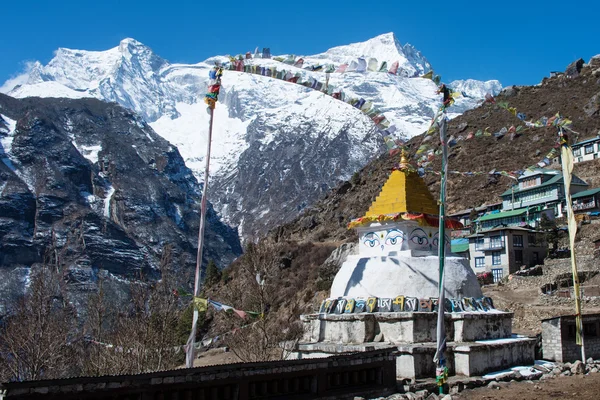 Buddyjska stupa w Namche Bazar — Zdjęcie stockowe