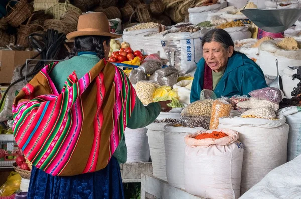 Рынок в Cuzco, Peru — стоковое фото