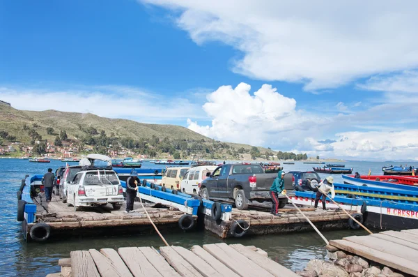 Serviço de balsa no lago Titicaca — Fotografia de Stock