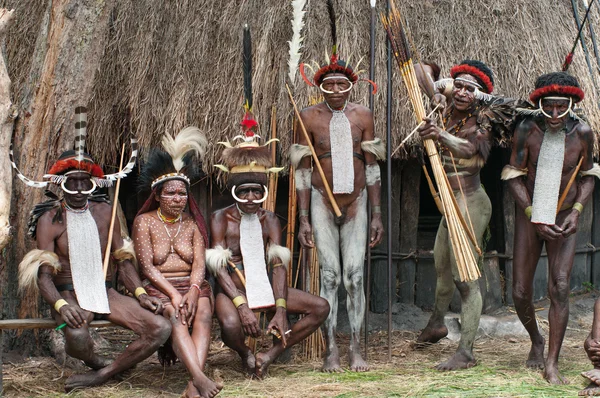 Unidentified warriors of Papuan tribe — стокове фото