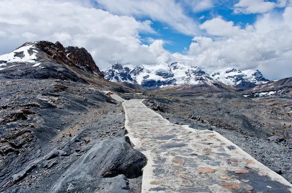 Sätt att Pastoruri glacier — Stockfoto