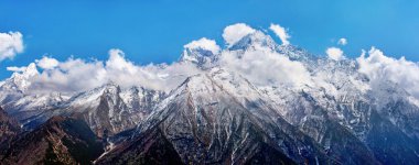 Himalayalar 'daki dağ manzarası.