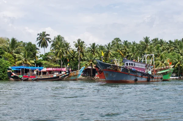 Barcos de pesca indianos em Kerala — Fotografia de Stock