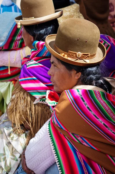 Bolivian women on street of Copacabana — Stock Photo, Image