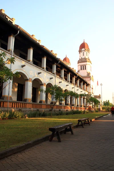 Antiguo edificio exterior en Semarang, Indonesia — Foto de Stock