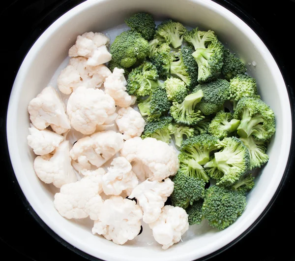 Cauliflower and broccoli — Stock Photo, Image