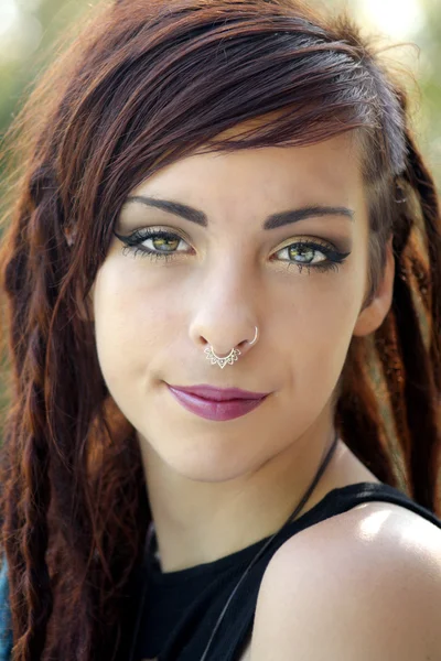 Beautiful Young Redhead Outdoor Headshot (1) — Stock Photo, Image