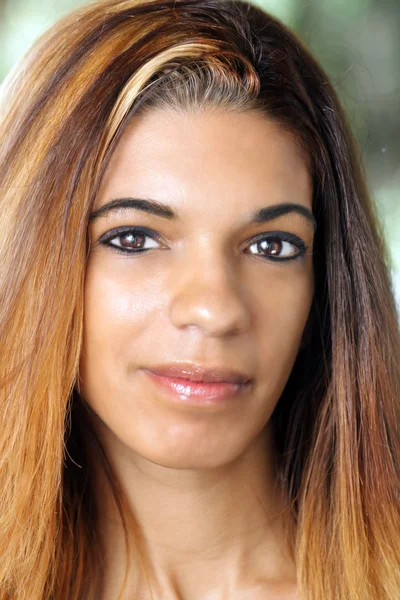 Vacker ung kvinna som spansktalande Headshot — Stockfoto