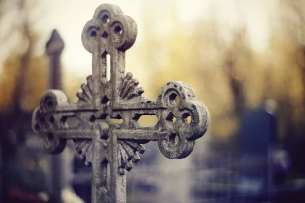 Sepulchral Kříže Hřbitově Noci — Stock fotografie