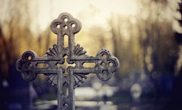 Grabeskreuze Abend Auf Dem Friedhof — Stockfoto