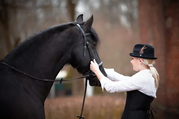 Fille et cheval — Photo