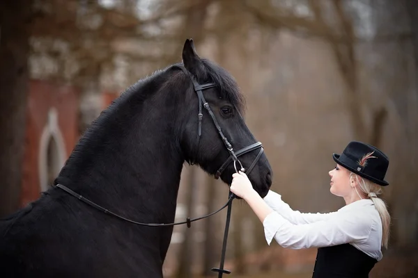 Girl and horse — Stock Photo, Image