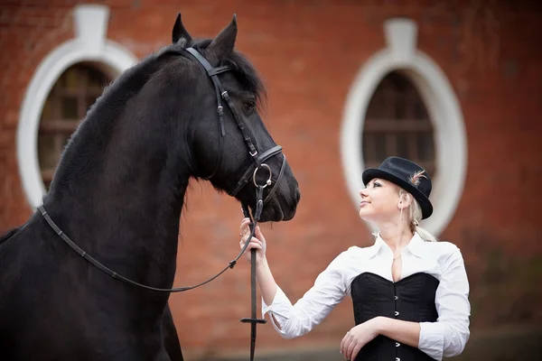 Chica y caballo — Foto de Stock