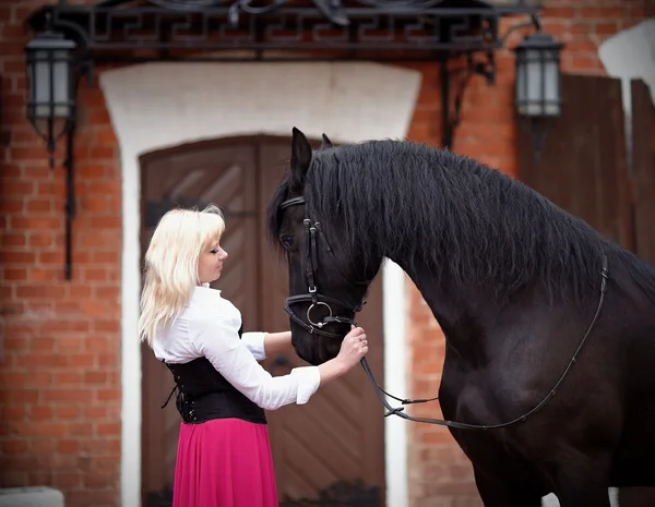 Girl and horse — Stock Photo, Image