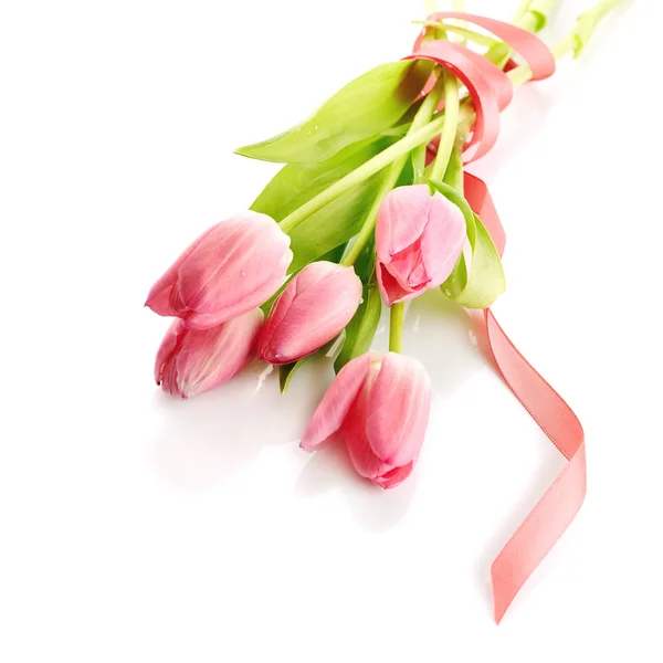 Bouquet di tulipani rosa con nastro rosa . — Foto Stock