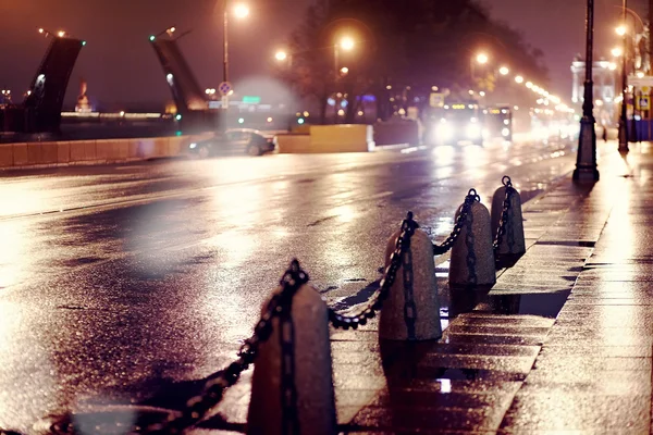 La ciudad nocturna después de una lluvia . —  Fotos de Stock