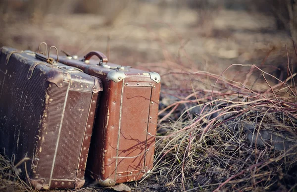 Two old shabby suitcases — Stock Photo, Image