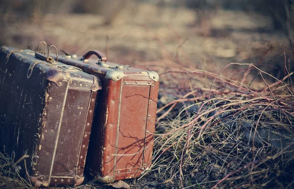 Two old shabby suitcases — Stock Photo, Image