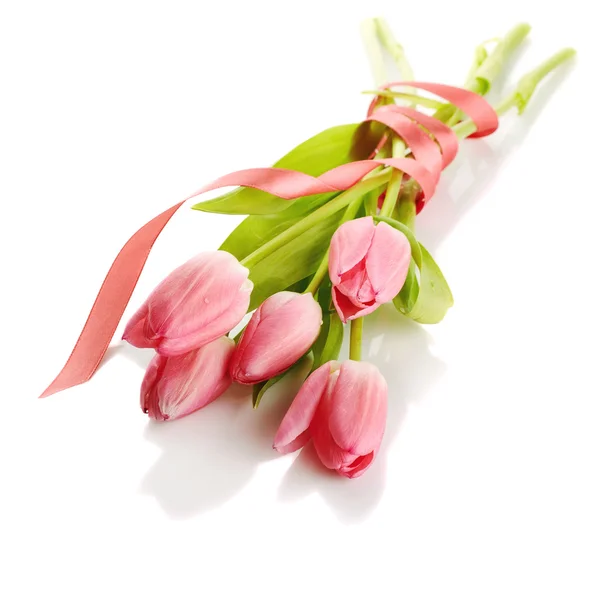 Bouquet di tulipani rosa con nastro rosa . — Foto Stock