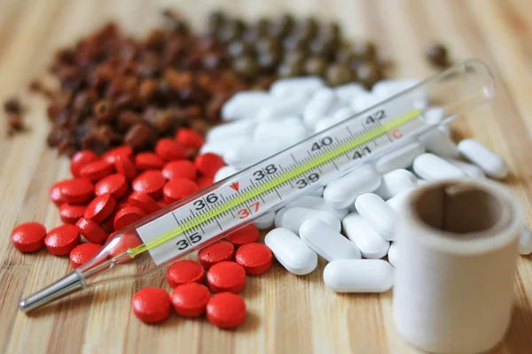 Tabletki i witaminy — Zdjęcie stockowe