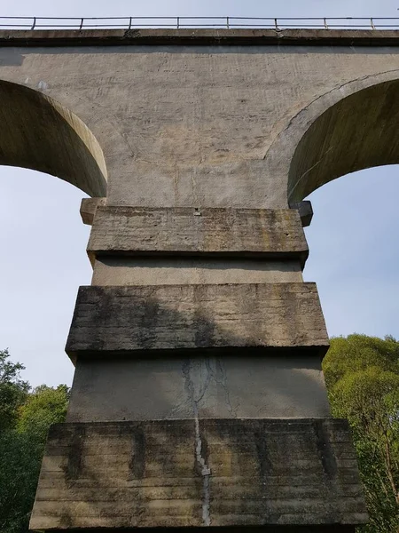 Pilastri Pietra Del Vecchio Ponte Ferroviario — Foto Stock