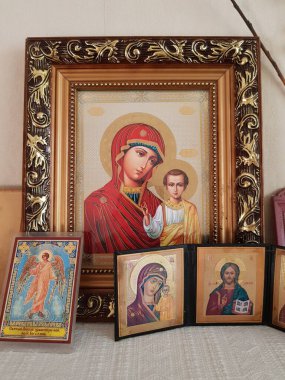 Rafta Ortodoks Hıristiyan simgeleri