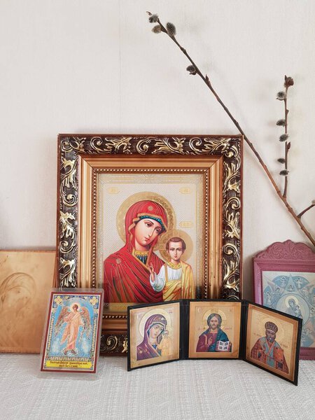 Античные православные иконы на полке