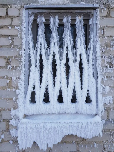 Une Fenêtre Dans Une Maison Couverte Givre — Photo