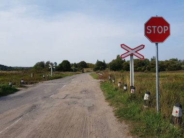 Demiryolu geçişinden önceki 