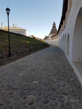 Eski Astrakhan Kremlin 'in duvarları ve kuleleri