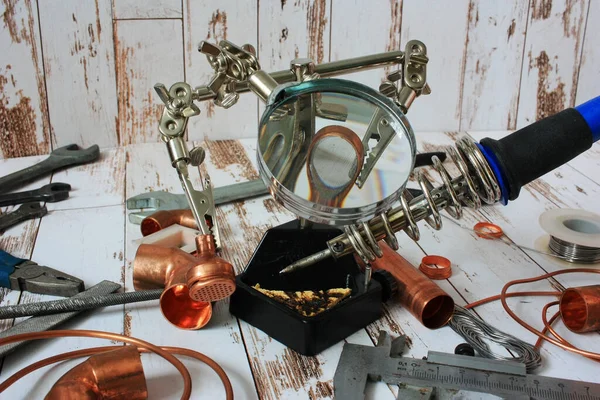 銅をはんだ付けするための工具及び材料 — ストック写真