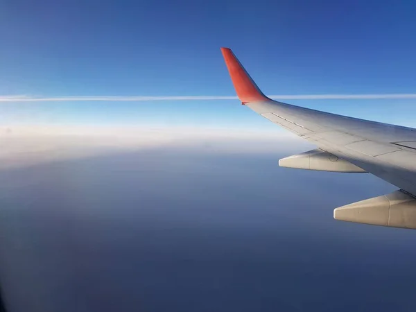 Vliegtuigvleugel Blauwe Lucht — Stockfoto
