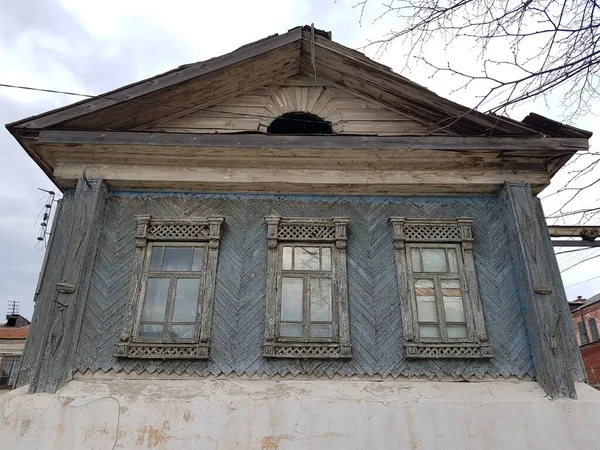 Tres Ventanas Madera Una Antigua Casa Pueblo —  Fotos de Stock