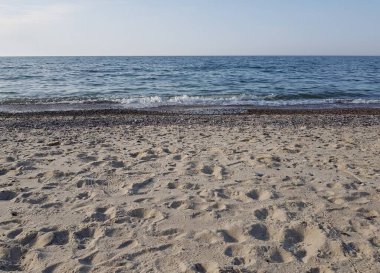 Mavi denizin kumlu kıyısı