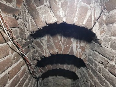 Kalenin yeraltı geçidinde antik duvarcılık