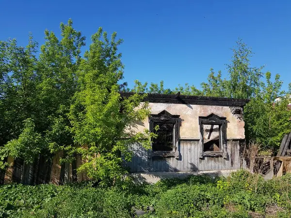 Velho Abandonado Queimado Casa Aldeia — Fotografia de Stock