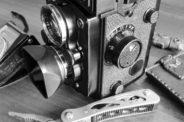 Antike Filmkamera Und Fotobelichtungsmesser — Stockfoto